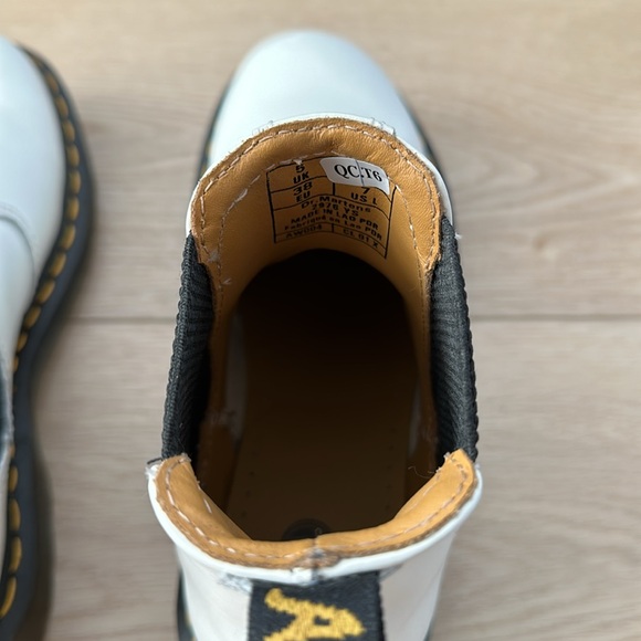 Dr. Martens 2976 Smooth Leather Chelsea Boots - Picture 11 of 11